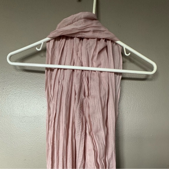 NWOT Elegant Long & Wide Soft Pink Scarf Wrap Crinkle Style w/ Minor Callouts - Picture 4 of 8
